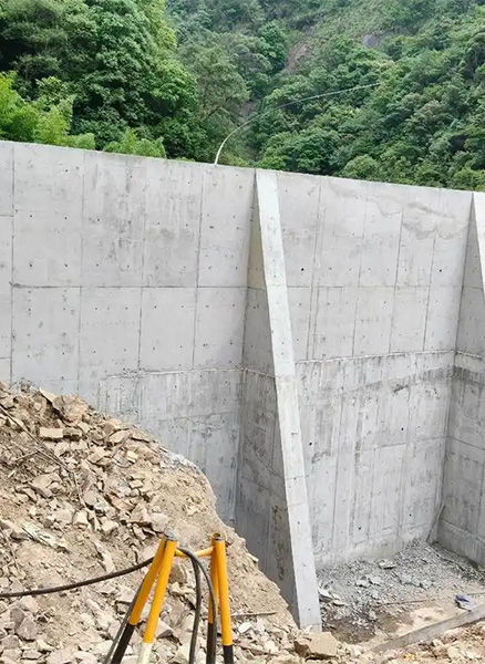 吕梁重力式挡土墙
